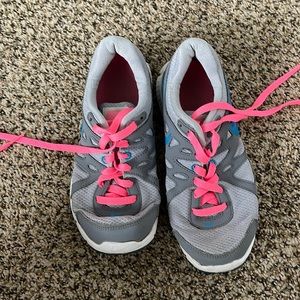 Women’s nike Neon pink and gray tennis shoes